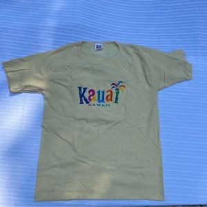 Kauai Hawaii Embroidered Vintage Yellow Souvenir T-Shirt size M 100% Cotton
